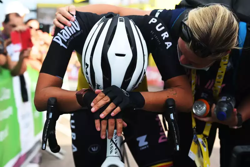 Tour de France Femmes Suffers a Difficult Day--13 Riders Leave the Race in Stage 7