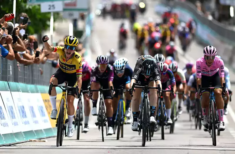 Sprinters aim for first yellow jersey of Tour de France women on Champs Elysees