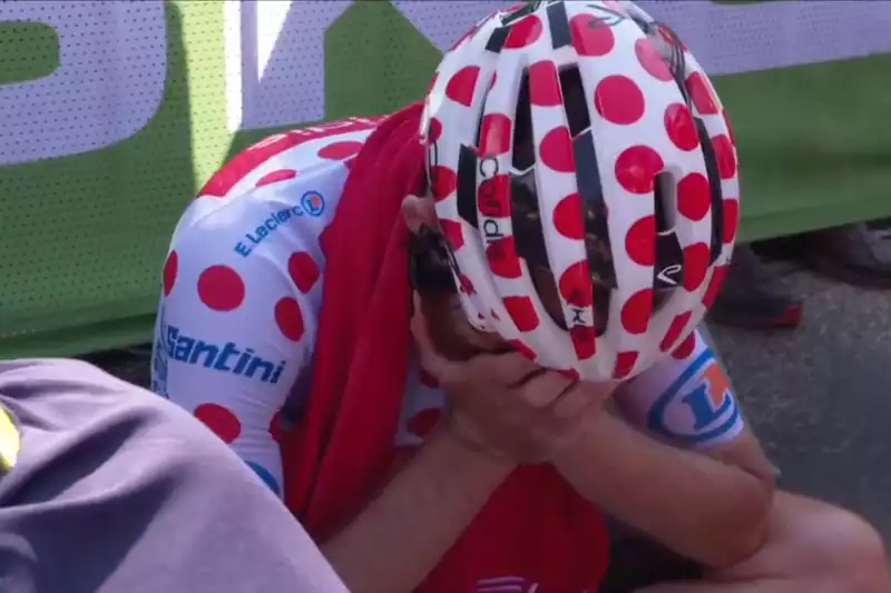 Geschke breaks down in tears after losing his Tour de France polka-dot jersey.