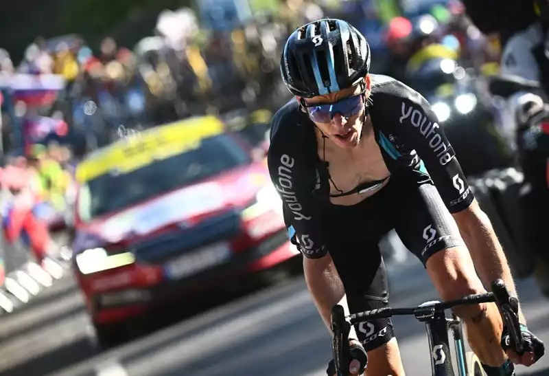 Romain Bardet drops off Tour podium after "terrible day" in Pyrenees