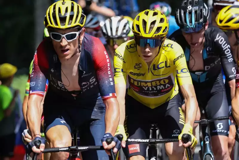 Geraint Thomas pulls away from Tour de France podium contenders