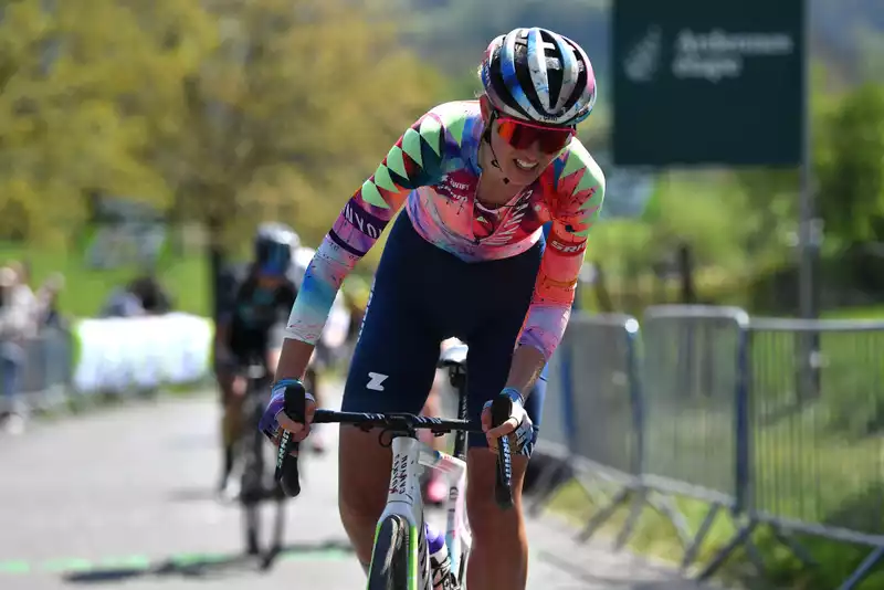 Niewiadoma Leads Canyon-SRAM in Tour de France Femme; Dygert Continues Epstein-Barr Recovery