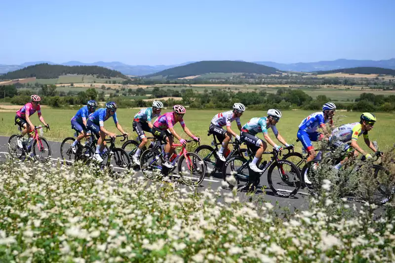 Meintjes and Mende Attack to Finish in the Top 10 of the Tour de France