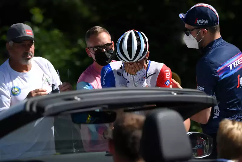 Thibaut Pinot hits Trek-Segafredo's Soigner and hits him in the face.