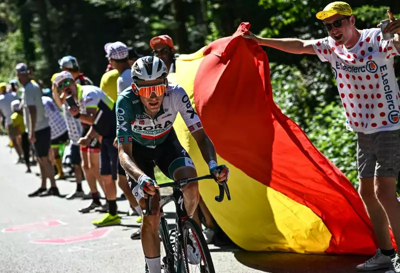 Heartbreak for Chemna, caught 200 meters from the finish of the Tour de France