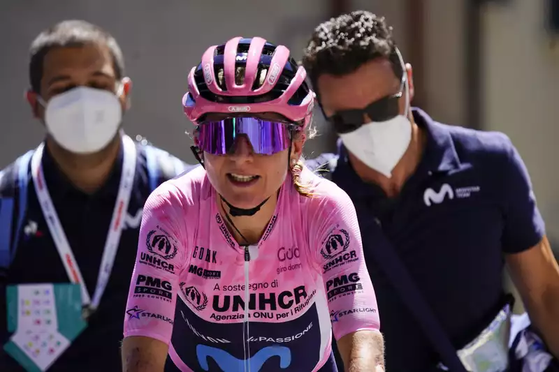 Van Breuten takes Giro de Donne stage win in a "controlled crash".