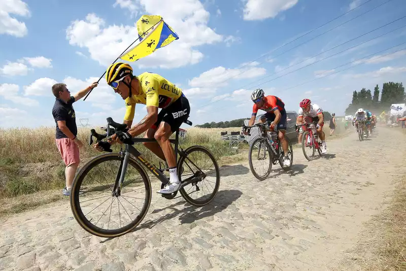 Long cobblestone sections key to widening time gap, says Tour de France boss