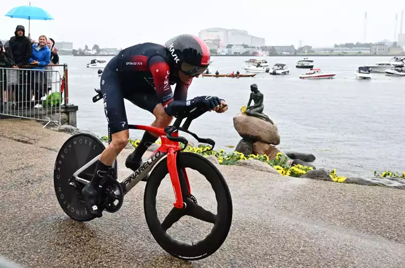 Geraint Thomas to Auction Infamous Tour de France Time Trial Gilet for Charity