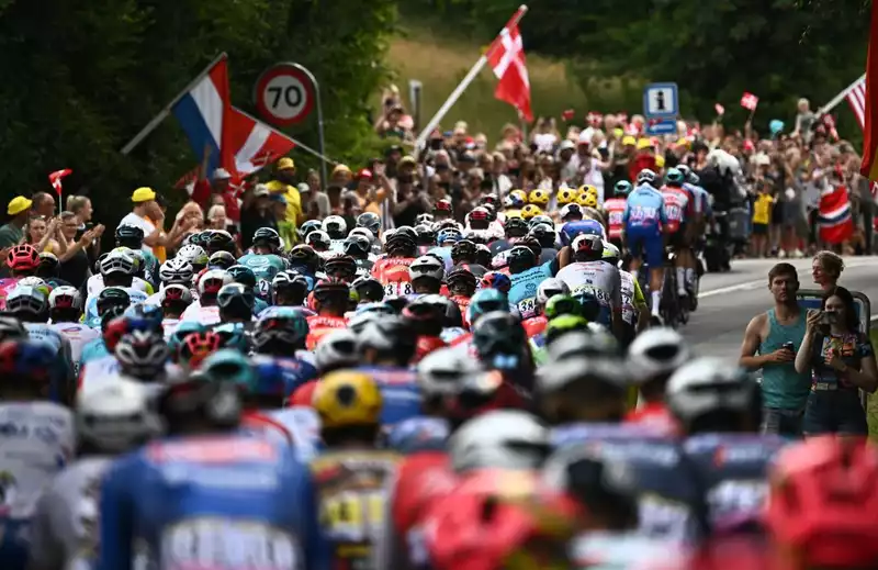 Tour de France Remembers Victims of Copenhagen Shooting Before Stage 4