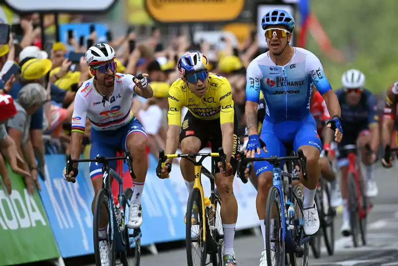 Sagan Angry at Juan Earle for Standing on Barrier in Tour de France Sprint