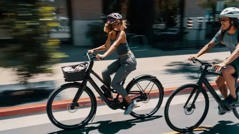 Specialized Adds Belt-Drive Como SL to e-bike Lineup