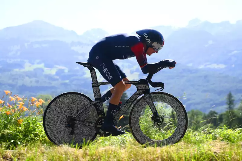 Pinarello's New "Bolide" Time Trial Bike Breaks in Tour de Suisse