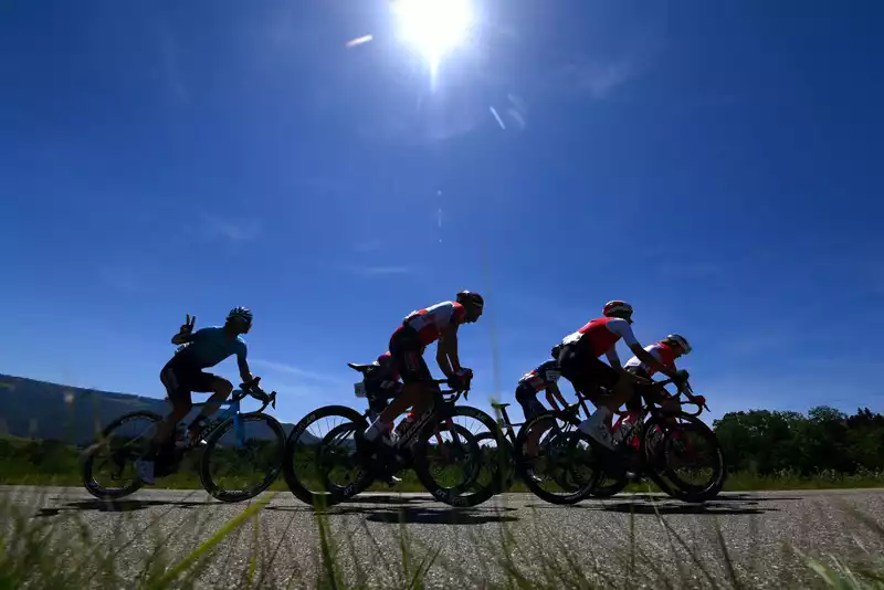 Tour de Suisse, COVID-19, Heat and Crashes Lead to Abandonments