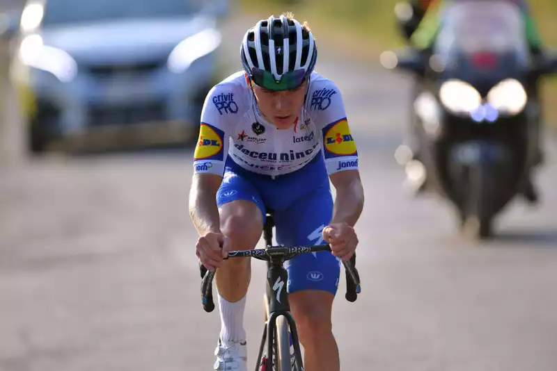 Evenper takes a step forward in his recovery from his crash at Il Lombardia