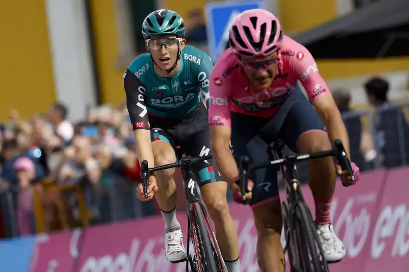 Hindley clutches Giro d'Italia runner-up title and "makes every second count".