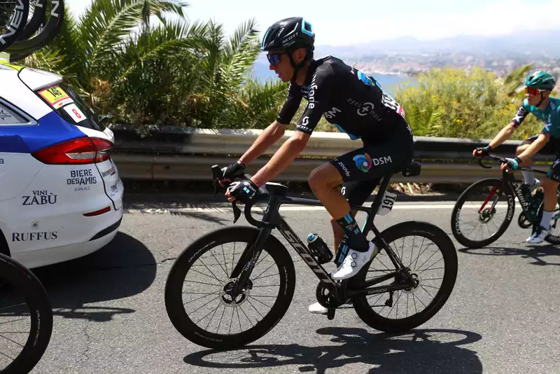 Romain Bardet "unable to continue" after illness at Giro d'Italia