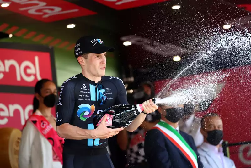 Dainese Defends Italian Pride with Sprint Victory at Giro d'Italia