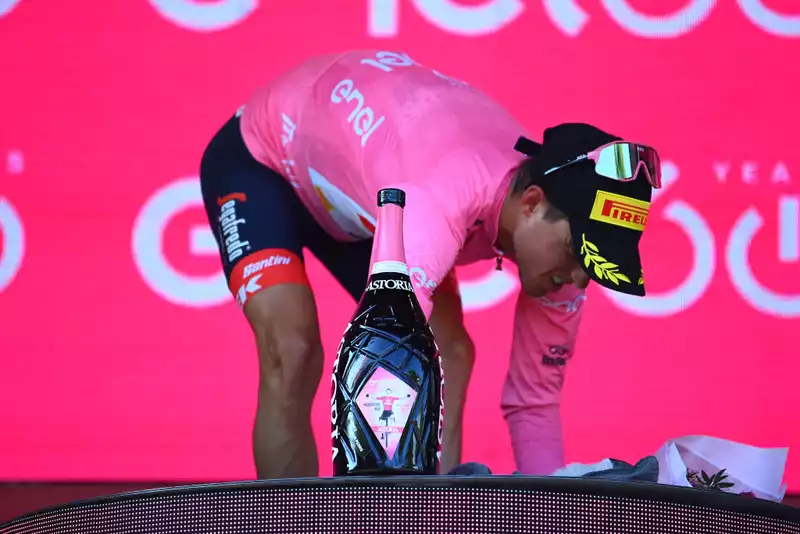 Giro d'Italia, Podium Ceremony Changed Due to Gil May's Cork Injury