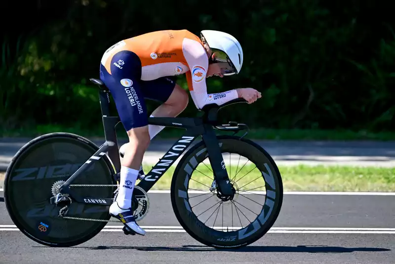 Van Breuten had a "bad day" in the World Championship Time Trial and was eliminated from the Rainbow contention.