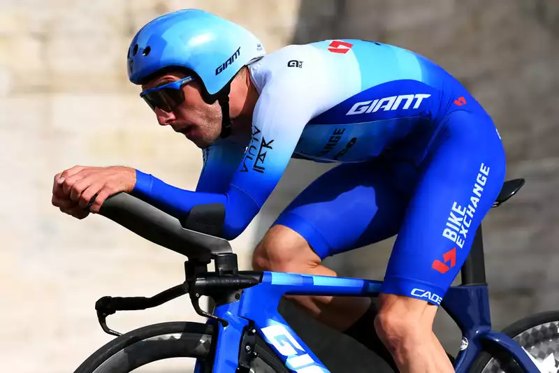 Simon Yates Wins Giro d'Italia Time Trial Wearing 2,750-Pound Vortex Skin