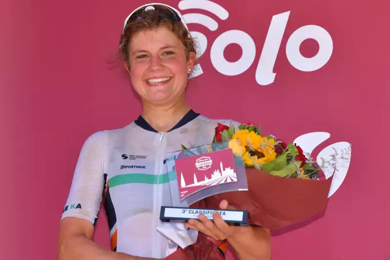 Leah Thomas Finishes on the Podium at Strade Bianche Despite Mid-Race Misadventure