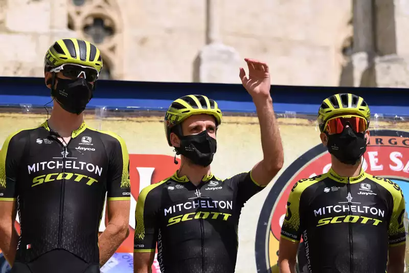 Mitchelton Scott, Yates and Hague fell.