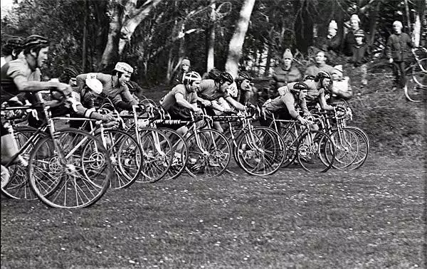 U.S. cyclocross legend Lawrence Malone dies in car accident.