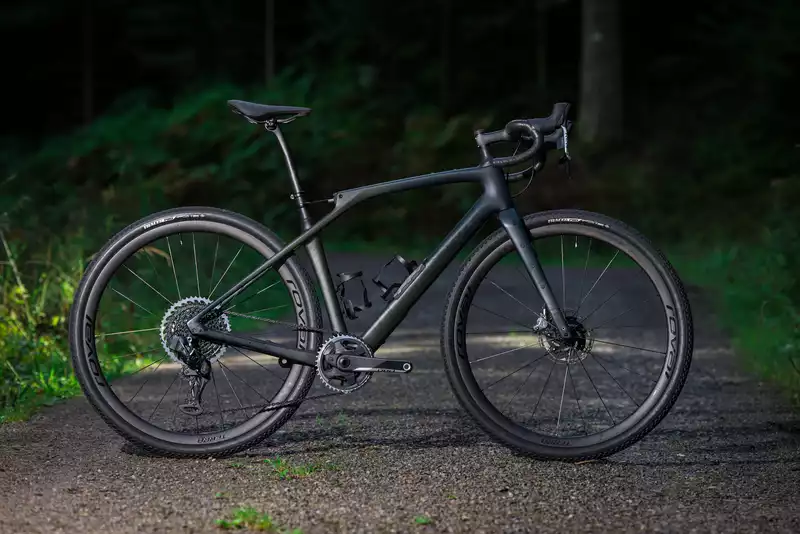 Specialized's New Diverge STR Brings Rear Suspension to Gravel Racing