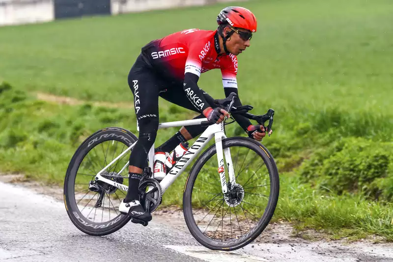 Nairo Quintana returns from a crash during practice