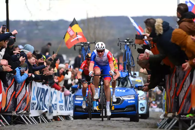 Tour of Flanders, Maduas Surges on Cobblestones Despite Khun's Regrets