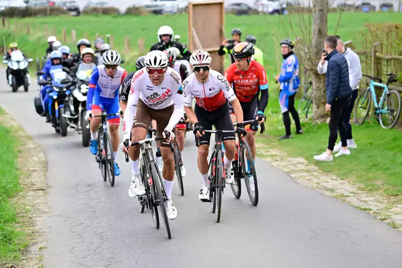 AG2R Citroen suffers more bad luck at the Doire de Flanderen