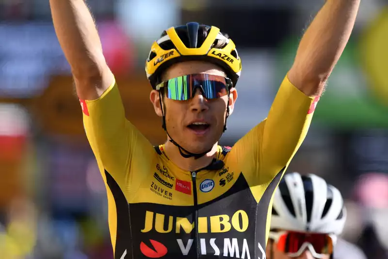 Jumbo Bisma Adopts Oakley Sunglasses and Nimble Shoes in 2023