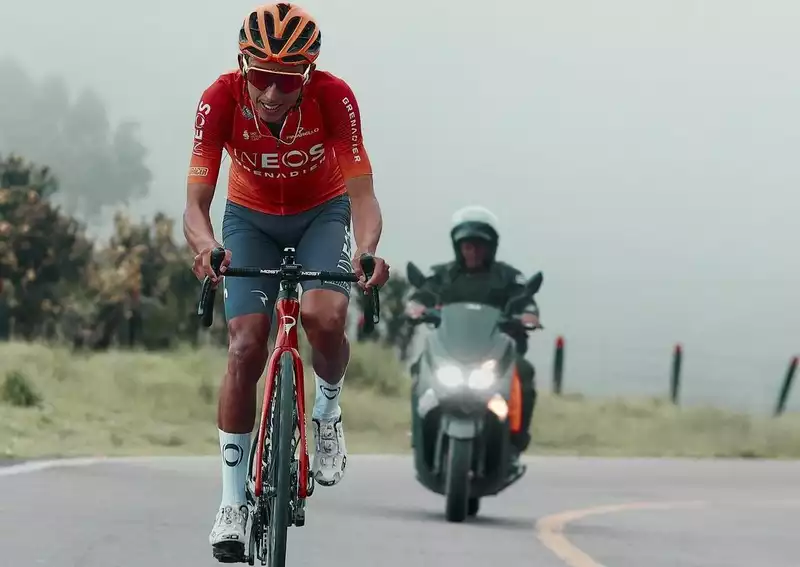 Downpour and 270 km of fast running - Egan Bernal's "apocalyptic" preseason training