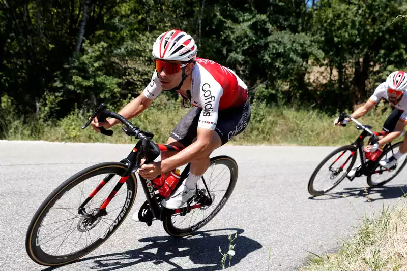 Less is more" for Guillaume Martin on the road to the 2023 Tour de France