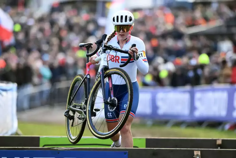 Zoe Beckstedt heads into opening weekend with a silver medal at the U23 Cyclocross World Championships