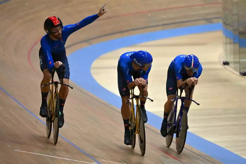 Filippo Ganna and Italy maintain Team Pursuit standard at European Championships