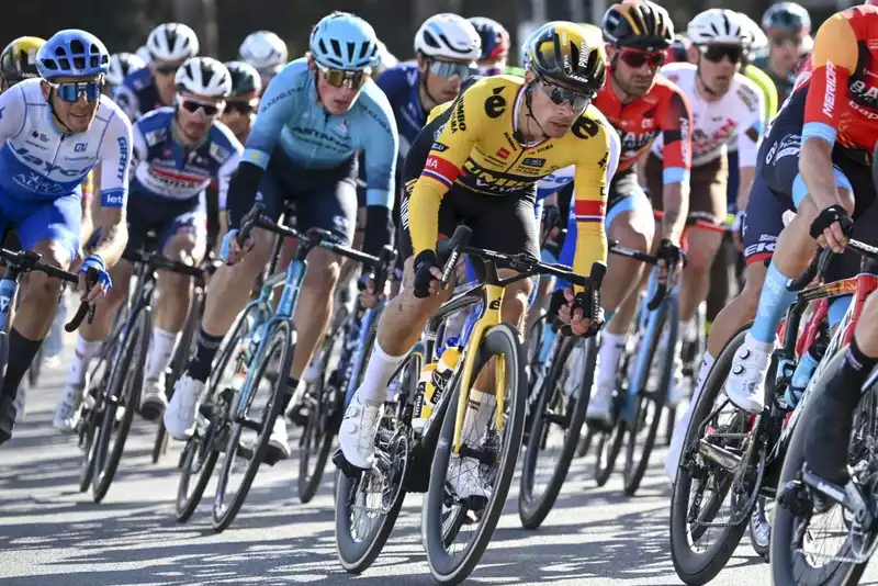 Primosz Roglic, still shaving his legs, shows off his good form in Tirreno - Adriatico.