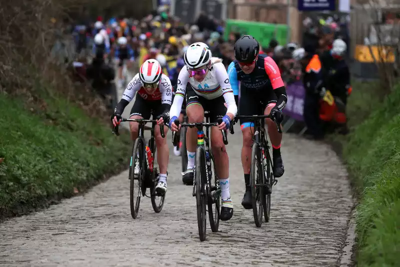 Van Grooten in great shape for the final Tour of Flanders, but a crash cost him the chance to win the race.