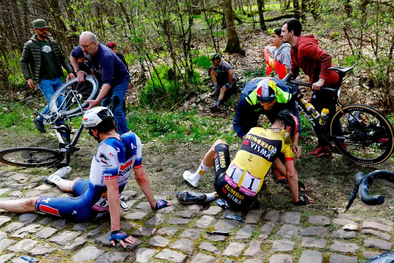 Dylan van Baar's broken shoulder tops Paris-Roubaix injury list