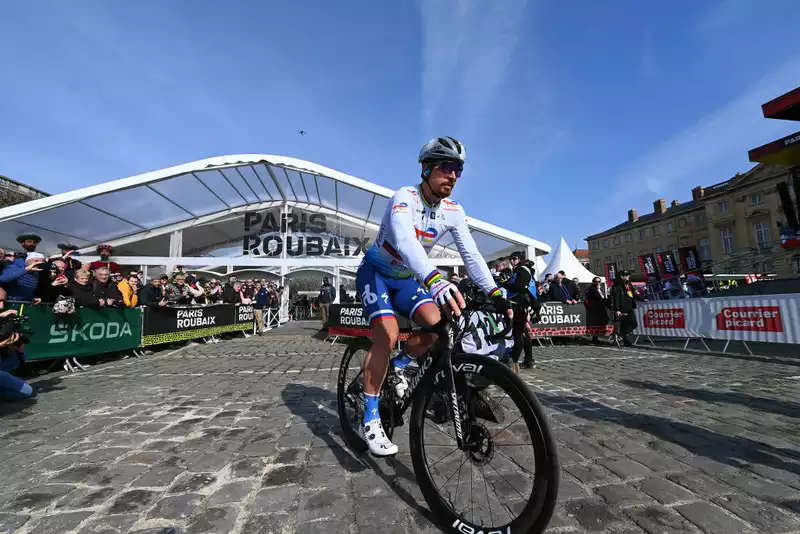 Peter Sagan retires from the final Paris-Roubaix race with concussion.