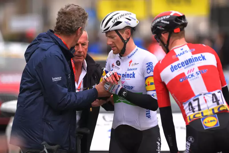 Sam Bennett Fined for Shouldering the Crashing Paris-Nice Sprint