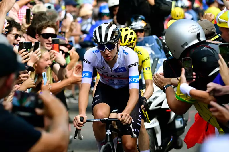 TV and Photo Bike Suspended for Interrupting Tadei Pogacar on Stage 15 of Tour de France