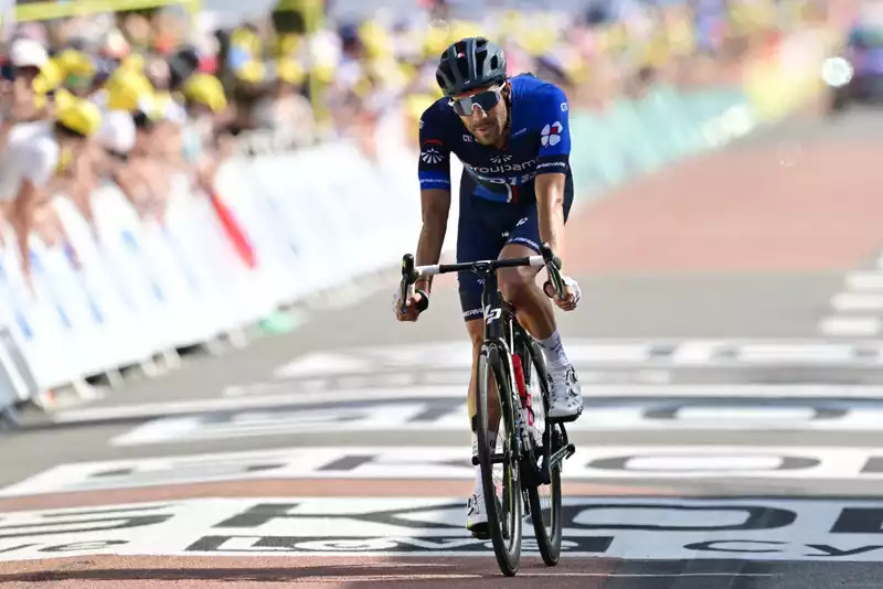 Thibaut Pinot succeeds in running away with the Tour de France