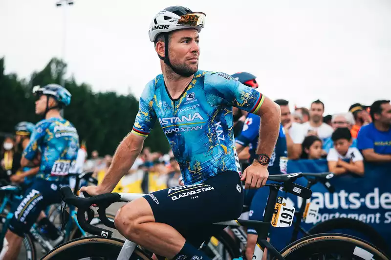 Cavendish Crashes at Tour de France; Recovery Takes 'Weeks'