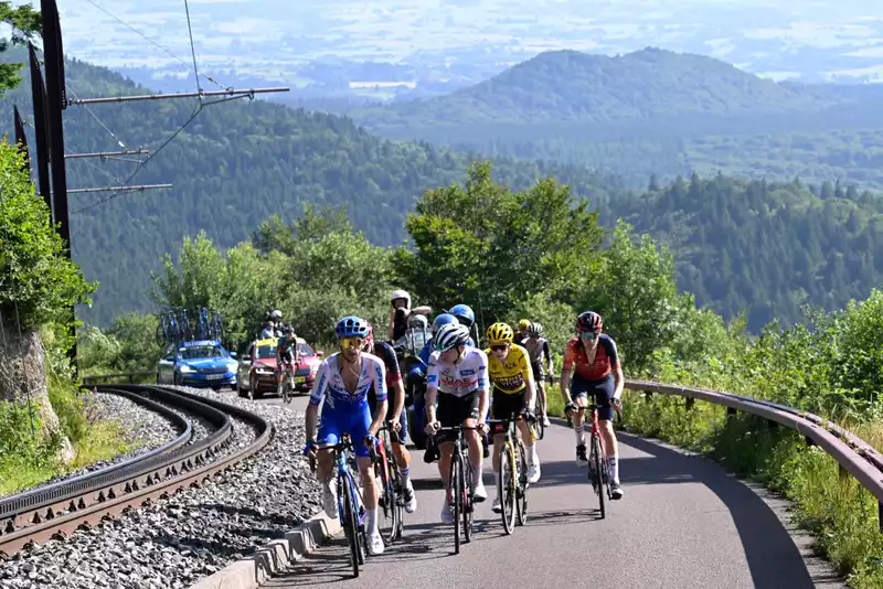 Simon Yates Joins Podium Contenders in Tour de France the Day After Crash