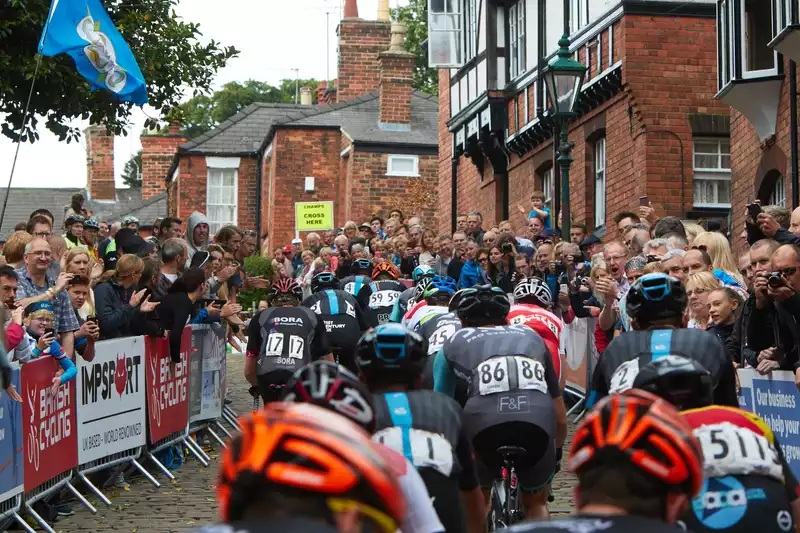 Rapha Becomes Title Sponsor of Lincoln GP