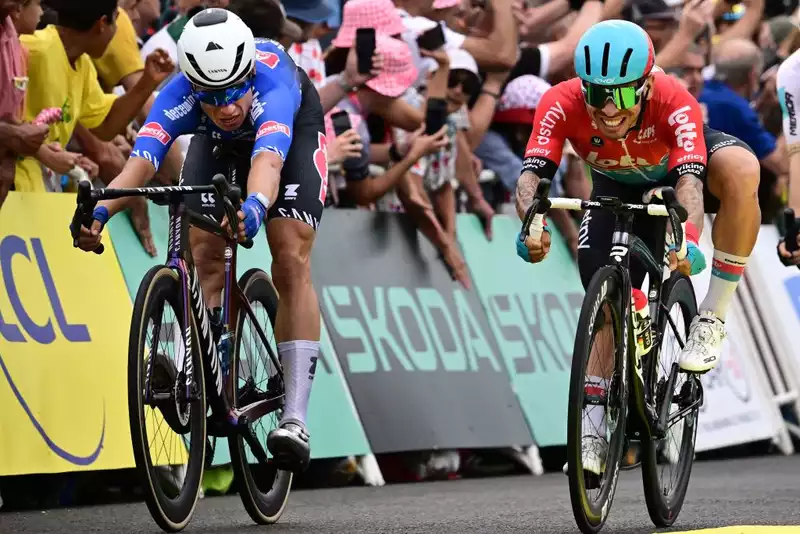 Caleb Yuan, despite a depleted sprint train, comes close to winning a stage at the Tour de France.