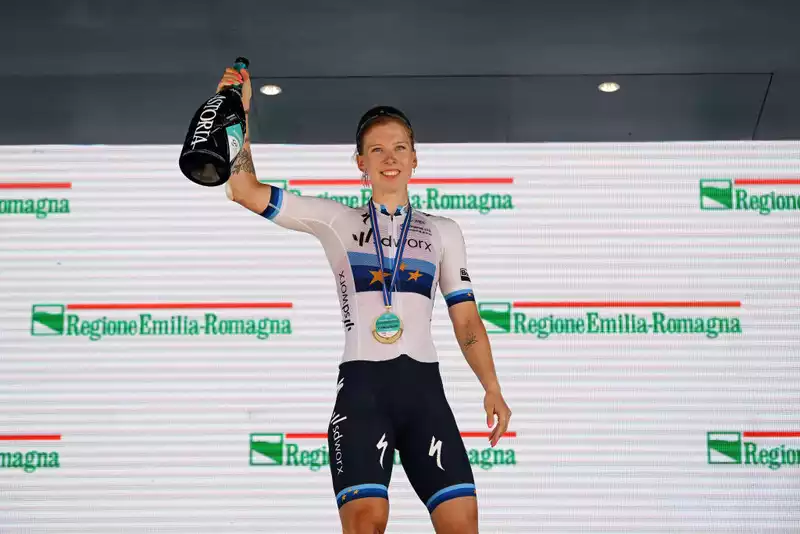 I have to get results for the team" - Vives unbeatable in Giro de Donne sprint