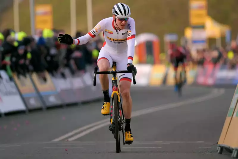 Aerts hopes Van der Pol and Van Aert's absences will help him regain his World Cup crown