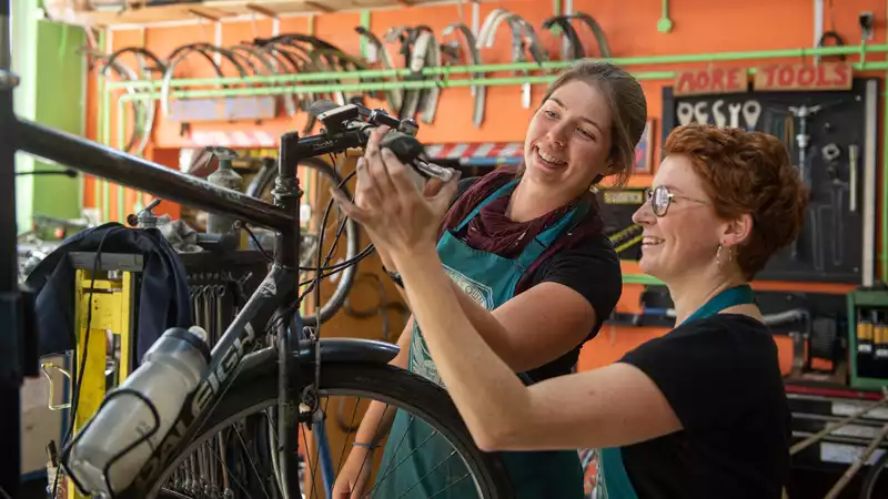 Broken Spoke Bike Corp. to Fund Sci-Tech Training Pathway for Women, Trans, and Non-Binary